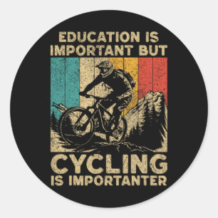 Pegatina Redonda La educación es importante el ciclismo es más impo