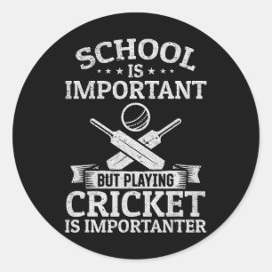 Pegatina Redonda La escuela es importante pero jugar cricket es imp