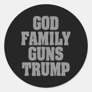 Pegatina Redonda La familia patriótica Trump arma a Trump