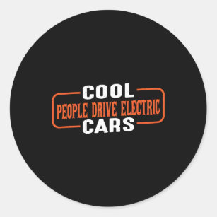 Pegatina Redonda La gente conduce los coches eléctricos-