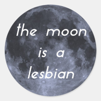 Pegatina Redonda La luna es una lesbiana