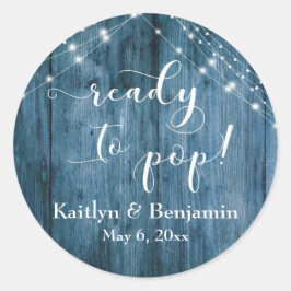 Pegatina Redonda ¡La madera azul y las cadenas ligeras listas para 