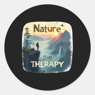 Pegatina Redonda La naturaleza es mi terapia - Senderismo - Mujeres