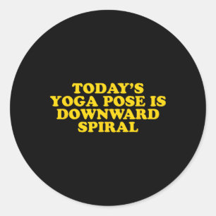 Pegatina Redonda La postura de yoga de hoy es espiral descendente -