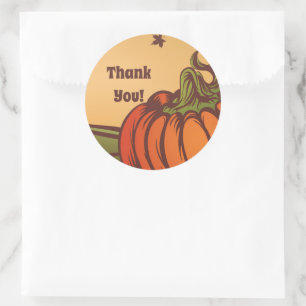 Pegatina Redonda La solitaria calabaza uno el campo. Caen las hojas