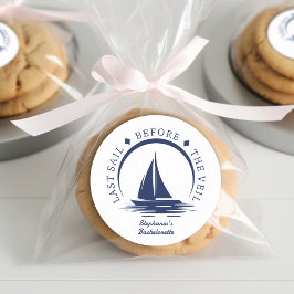 Pegatina Redonda La última vela antes de la fiesta de la bachillera