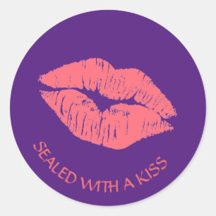 Pegatina Redonda Labios Rosados Sellados Con Un Beso