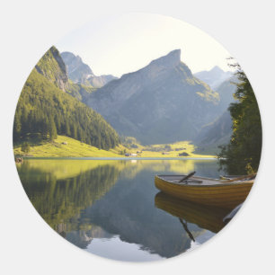 Pegatina Redonda Lago de montaña alpino en Suiza