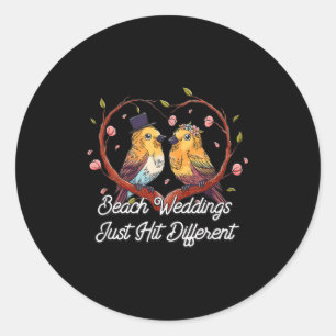 Pegatina Redonda Las bodas de playa acaban de llegar a una fiesta d