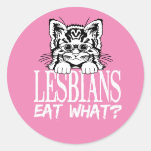 Pegatina Redonda ¿LAS LESBIANAS COMEN QUÉ? Camiseta