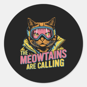 Pegatina Redonda Las Meowtains Llaman A Los Niños De Esquí De Snowb