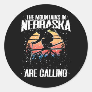 Pegatina Redonda Las Montañas En Nebraska Están Llamando Divertido