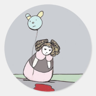 Pegatina Redonda las muñecas cobran vida: el charco misterioso