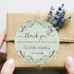 Pegatina Redonda Lavender sage green boda gracias<br><div class="desc">Un fondo verde salado decorado con flores de lavanda y vegetación eucaliptica. Personalice y agregue sus nombres y fecha de boda. Con el texto: Gracias por compartir nuestro día especial.</div>