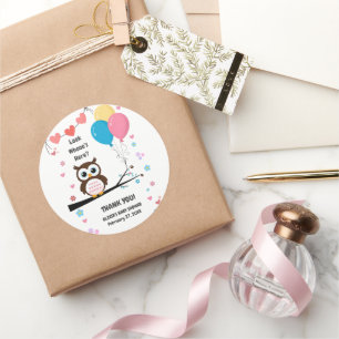 Pegatina Redonda Lechuza Adorable con Baby Shower de globos y coraz