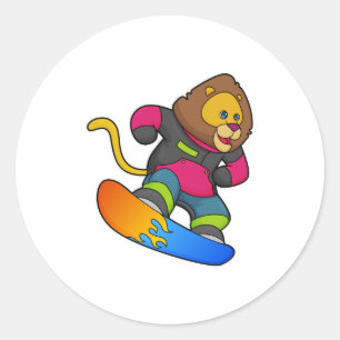 Pegatina Redonda León como snowboarder con Snowboard