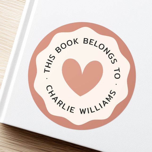 Pegatina Redonda Libro de la biblioteca de cremas de terracota de b (Heart wavy border terracotta cream library book classic round sticker)