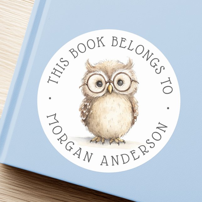 Pegatina Redonda Libro de la biblioteca de ilustraciones Wise owl w (Wise owl watercolor illustration library book classic round sticker)