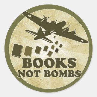 Pegatina Redonda Libros no bombas