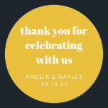 Pegatina Redonda Lindo Agradecimiento de Regadera Amarillo Personal<br><div class="desc">Expresa tu gratitud con estilo con estas vibrantes calcomanías amarillas de "Gracias", que presentan tipografía en negrita y texto personalizable. Perfectas para sellar bolsas de favores, personalizar cajas de regalo o agregar un toque alegre a la decoración del evento, estas calcomanías son ideales para bodas, fiestas de compromiso, o cualquier...</div>