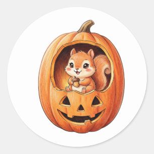 Pegatina Redonda Lindo ardilla dentro de la calabaza de Halloween J