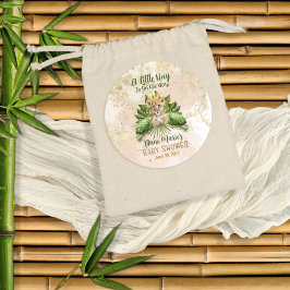 Pegatina Redonda Lion Cub Un Pequeño Rey Está En Camino De Baby Sho