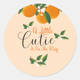 Pegatina Redonda Little Cutie En El Camino De Clementine Baby Showe