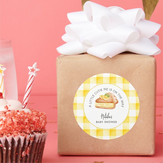 Pegatina Redonda Little Cutie Pie Yellow Gingham Plaid Baby Shower (Fiesta)
