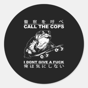 Pegatina Redonda Llama a la policía no me importa un carajo skatebo