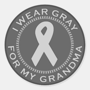Pegatina Redonda Llevo el gris para mi abuela