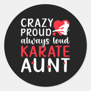 Pegatina Redonda Loca Orgullosa siempre de la tía Karate en voz alt