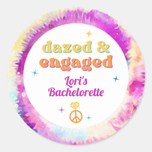 Pegatina Redonda LORI Tie Dye Dazed Engaged 70 Retro Bachelorette