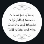 Pegatina Redonda Los Besos Pronto Serán Sr. Sra. Bridal Shower<br><div class="desc">Este encantador pegatina pronto para ser el señor y la señora round presenta un poema encantador personalizado con los nombres de la novia y el novio. Este sería un pegatina perfecto para acentuar una caja de favores sosteniendo Hershey Kisses. Productos a juego disponibles.</div>