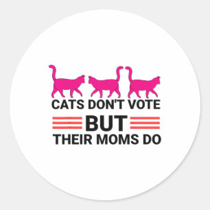 Pegatina Redonda Los gatos no votan pero sus madres hacen Kamala Ha