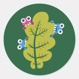 Pegatina Redonda Los insectos lindos comen la hoja verde