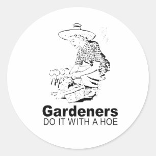 Pegatina Redonda los jardineros lo hacen con una azada 2
