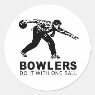 Pegatina Redonda los jugadores de bolos lo hacen con una bola