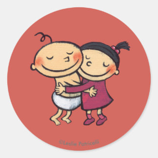 Pegatina Redonda Los mejores amigos abrazando