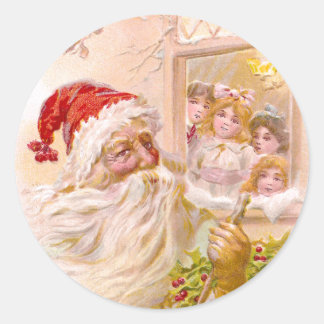 Pegatina Redonda Los niños espian a Papá Noel fuera de la Navidad