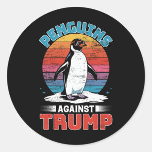 Pegatina Redonda Los pingüinos contra el pingüino Trump se alzan co