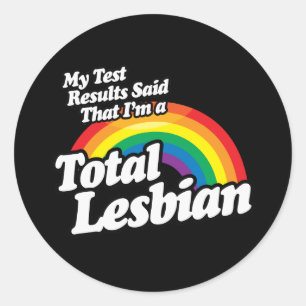 PEGATINA REDONDA LOS RESULTADOS DE MI PRUEBA DIJERON LESBIAN