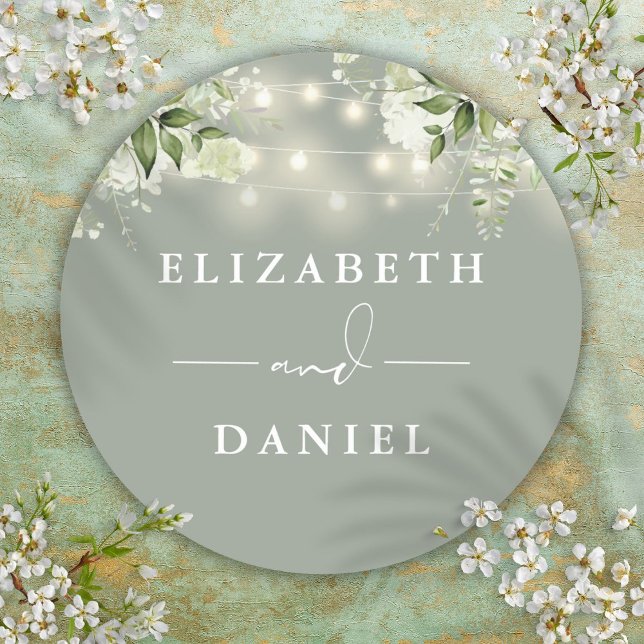 Pegatina Redonda Luces de Cuerda Florales Verde Salvia Favor de Bod (String Lights Floral Sage Green Wedding Favor Classic Round Sticker)