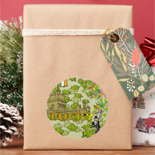 Pegatina Redonda Lucky Leprechaun y su castillo irlandés