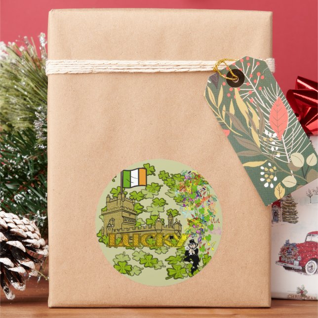 Pegatina Redonda Lucky Leprechaun y su castillo irlandés (Vacaciones)