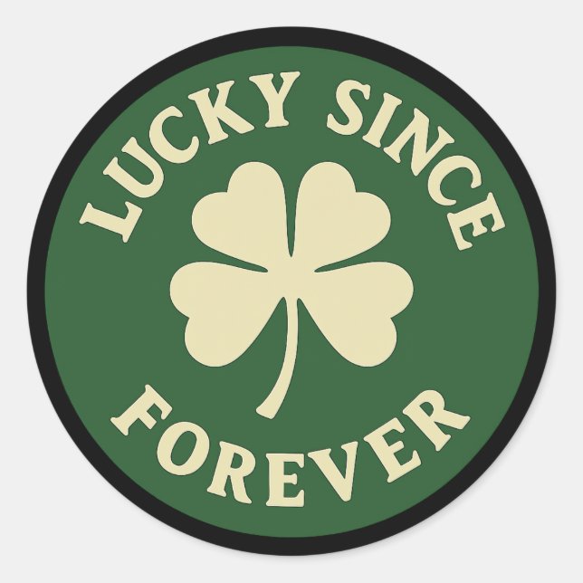 Pegatina Redonda Lucky Since Forever – Four-Leaf Clover Badge (Anverso)