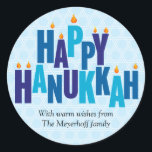 Pegatina Redonda Luz de las velas de Blue Hanukkah<br><div class="desc">El saludo "Hanukkah feliz" se expresa en tonos azules tonales en este pegatina. Las letras apiladas sirven como una menorah con pequeñas llamas ardiendo sobre nueve "letras de velas". El fondo azul pálido se compone de estrellas de David que se unen entre sí. Agregue su propio mensaje a continuación o...</div>