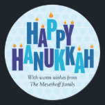 Pegatina Redonda Luz de las velas de Blue Hanukkah<br><div class="desc">El saludo "Hanukkah feliz" se expresa en tonos azules tonales en este pegatina. Las letras apiladas sirven como una menorah con pequeñas llamas ardiendo sobre nueve "letras de velas". El fondo azul pálido se compone de estrellas de David que se unen entre sí. Agregue su propio mensaje a continuación o...</div>