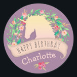 Pegatina Redonda Magnífica fiesta de cumpleaños floral de unicornio<br><div class="desc">Un pegatina mágico de la fiesta de cumpleaños de unicornio que es una elección maravillosa para las niñas pequeñas. Una hermosa silueta de unicornio está rodeada por una media corona de flores acuáticas y delicadas hojas con un cartel rosa "Feliz Cumpleaños" a la par. El contraste entre el color violeta...</div>