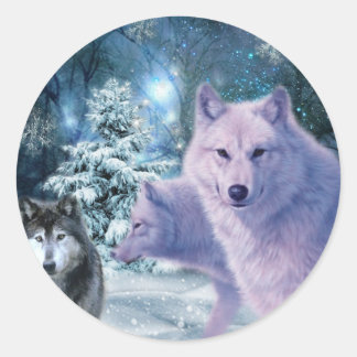 Pegatina Redonda Majestuosos lobos salvajes en el bosque