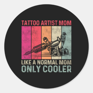 Pegatina Redonda Mamá artista del tatuaje como una madre normal sól